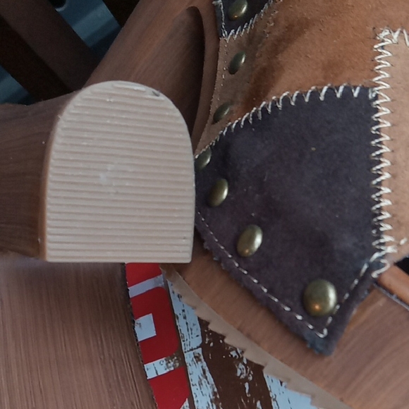 Unionbay Women's Brown Patchwork Sandals - Picture 6 of 8